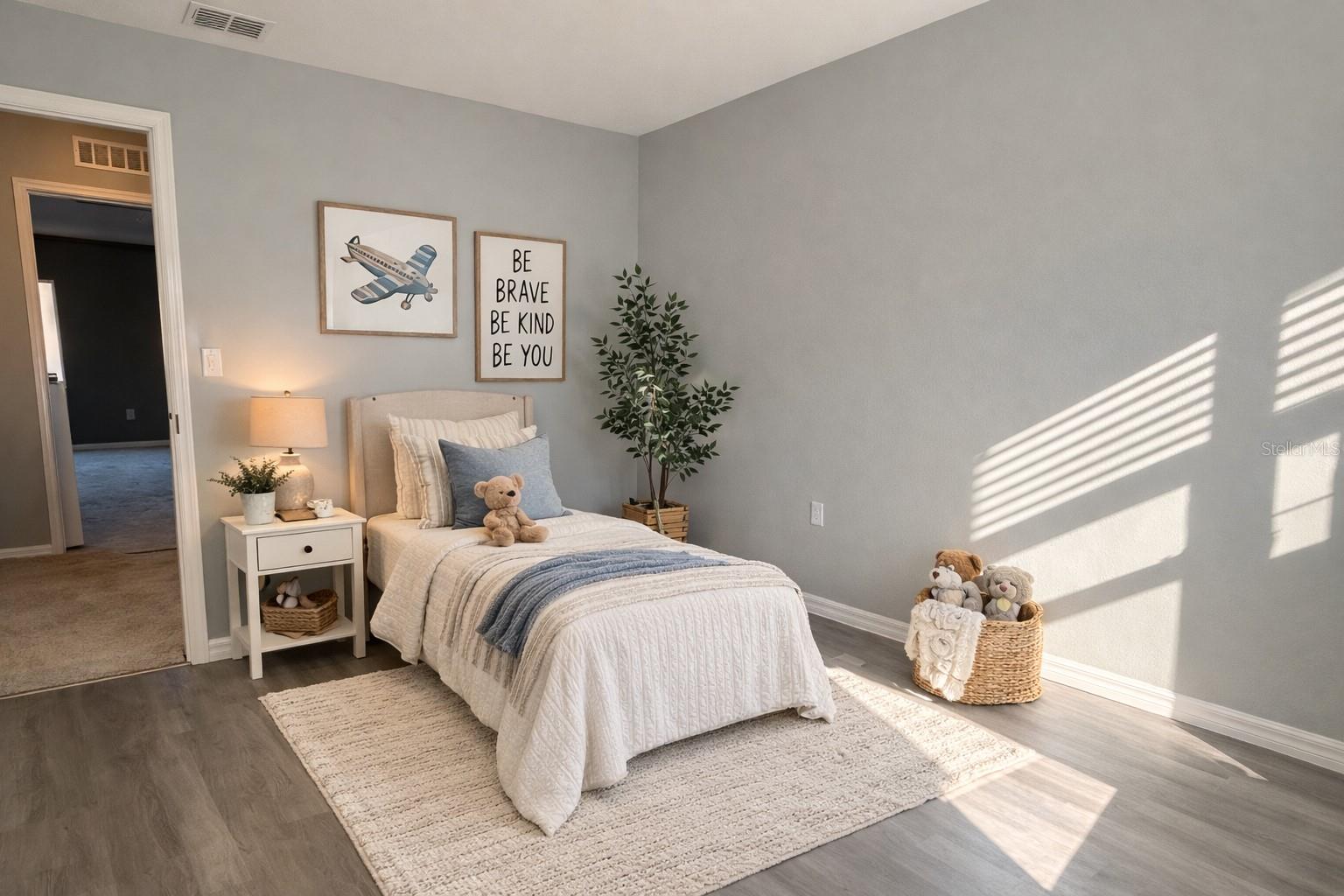 Image 18 of 27 For 1760 Point O Woods Court