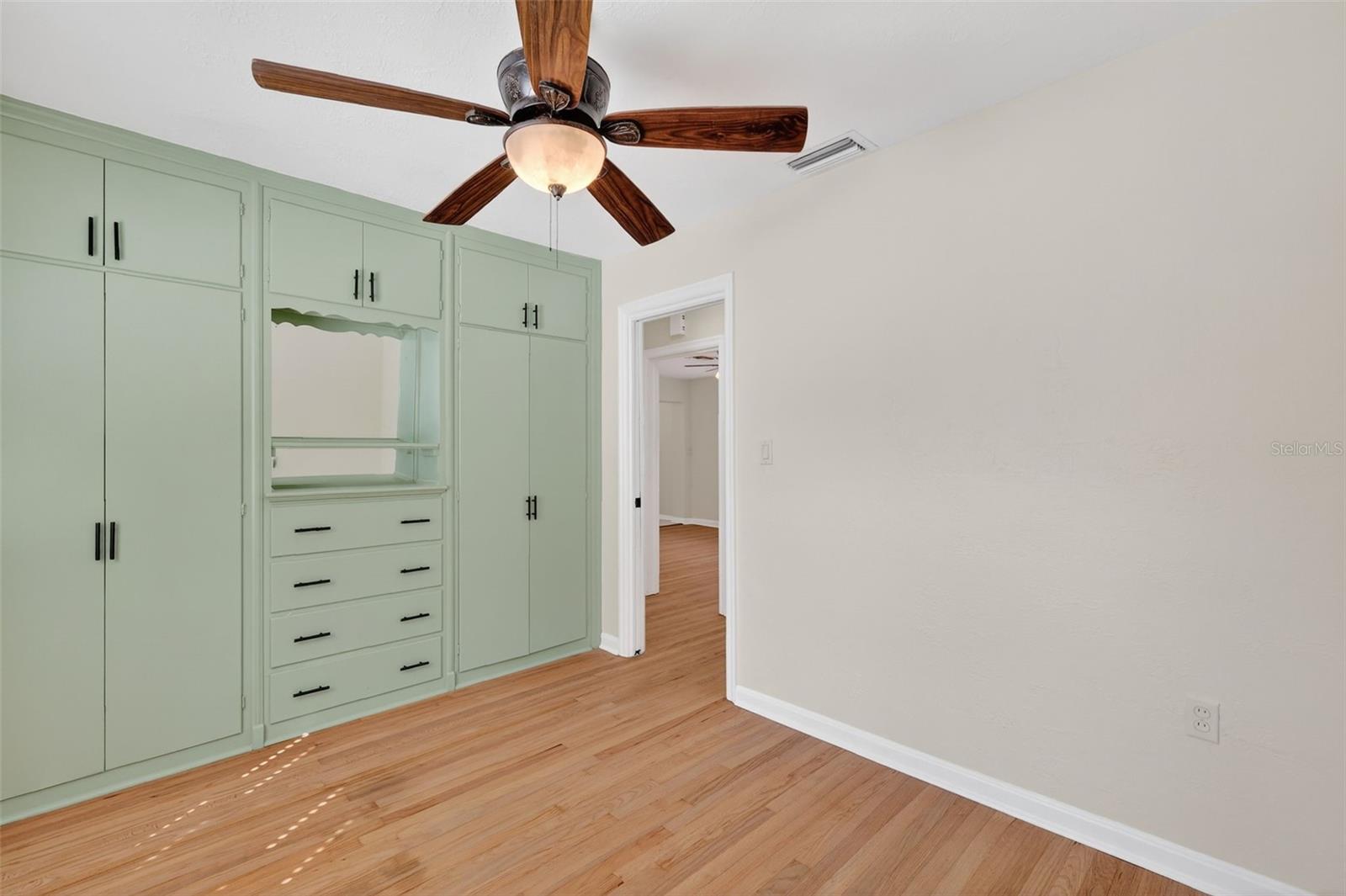 Image 17 of 25 For 436 Atwater Avenue