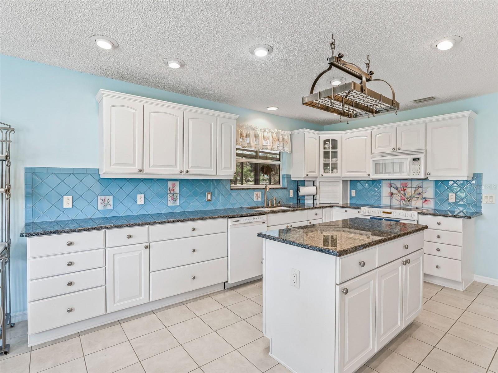 Image 14 of 57 For 1311 Carolina Court