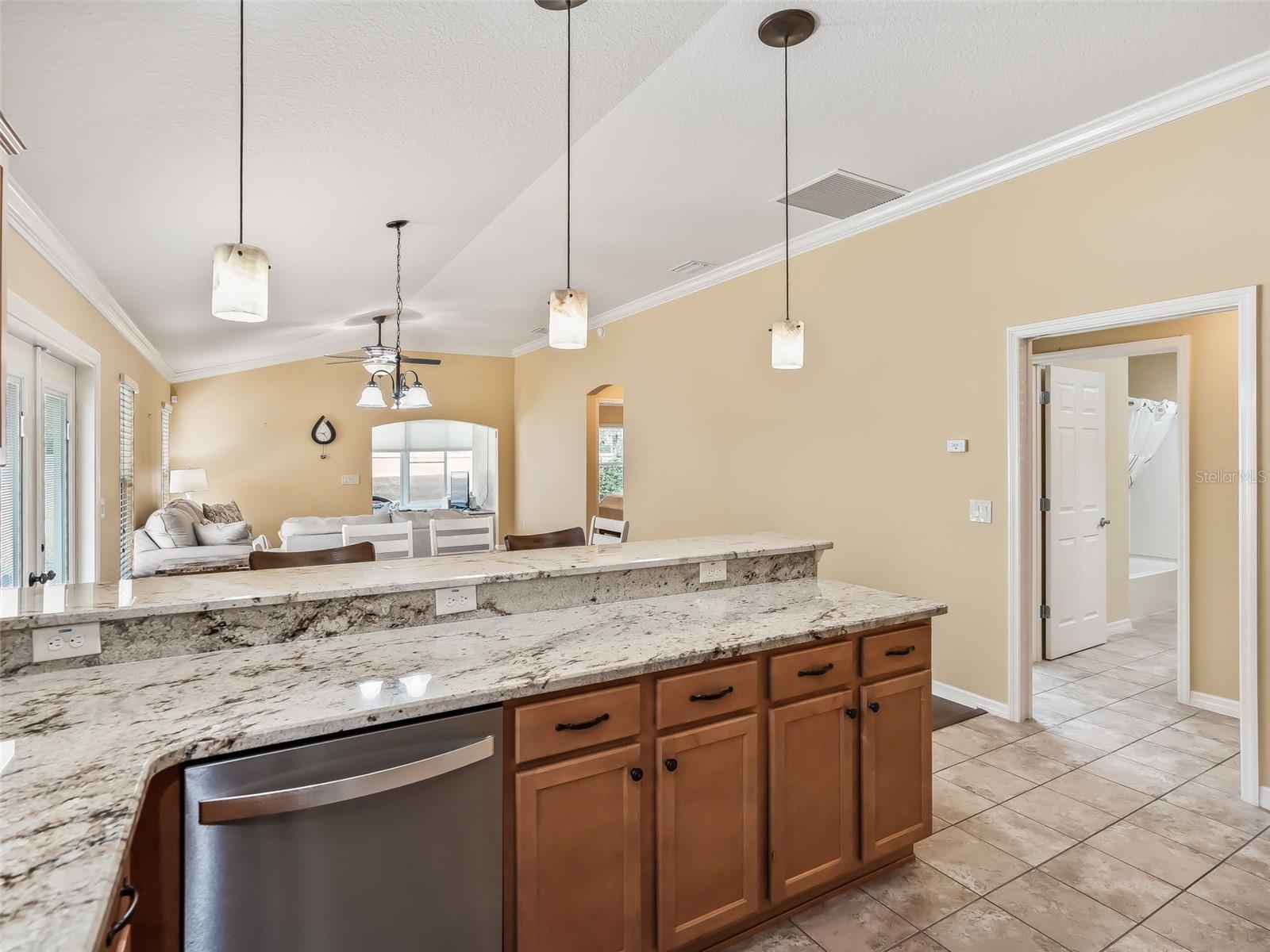 Image 12 of 50 For 1946 Loadstar Avenue