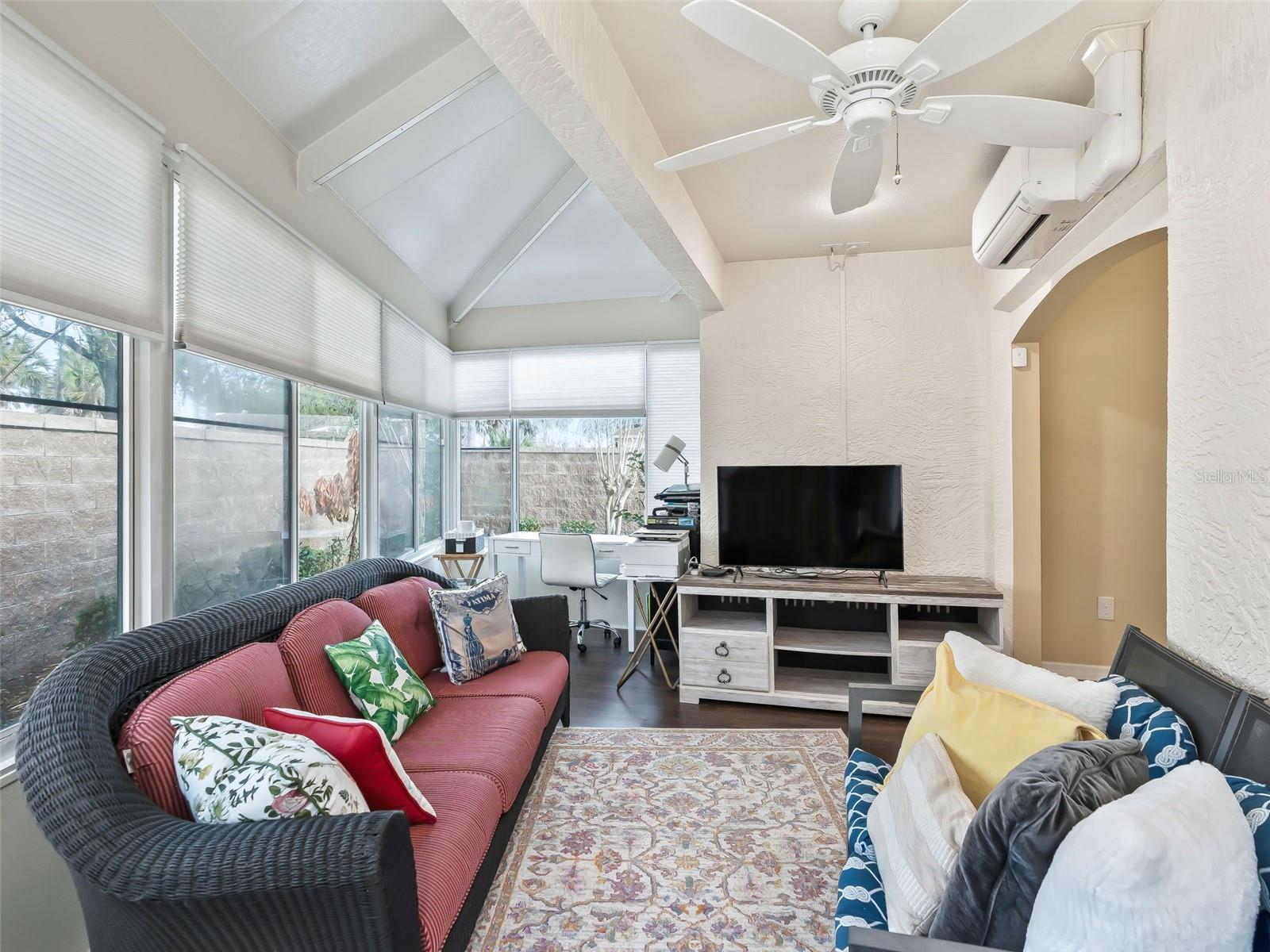 Image 21 of 50 For 1946 Loadstar Avenue