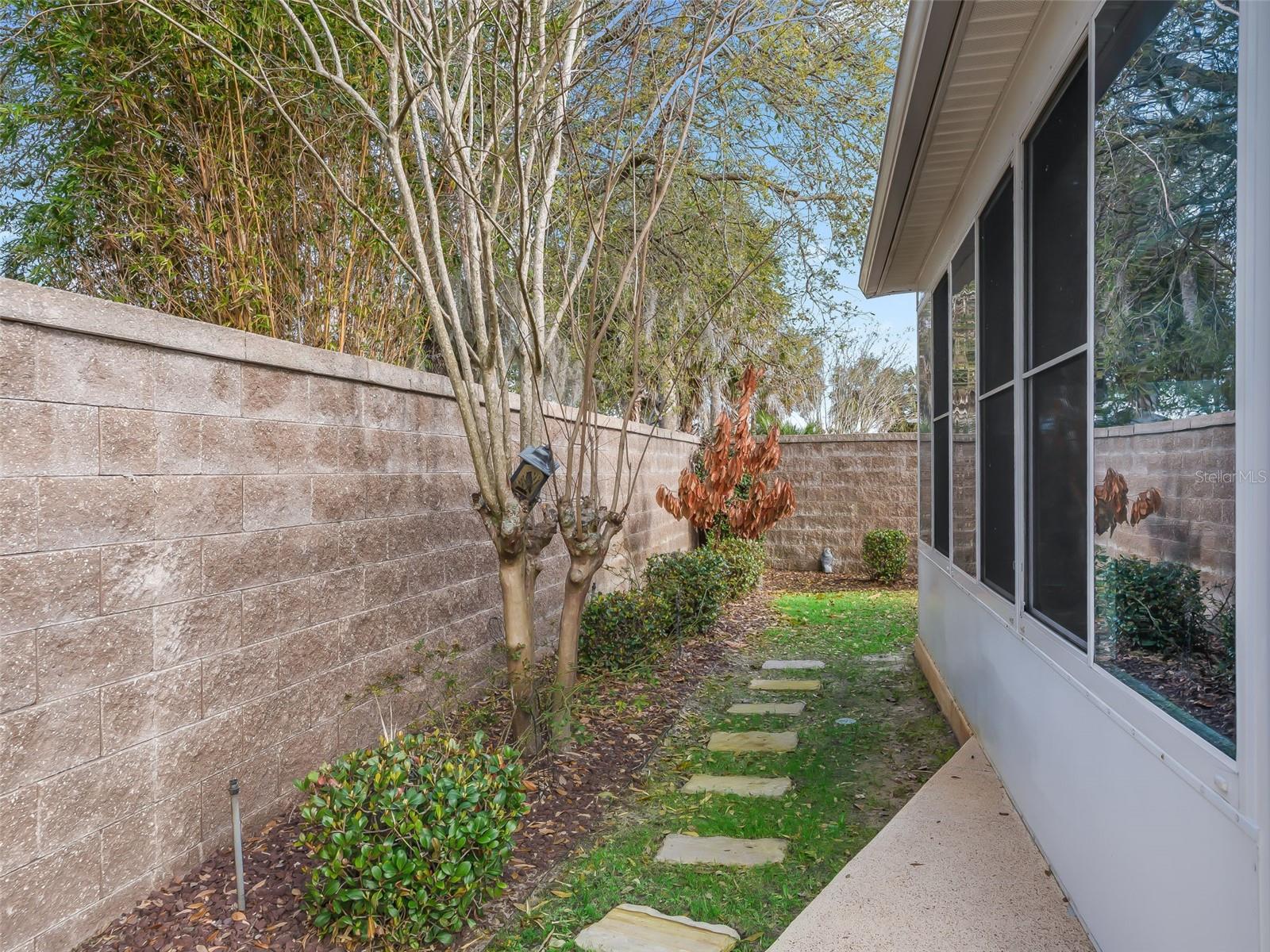 Image 39 of 50 For 1946 Loadstar Avenue