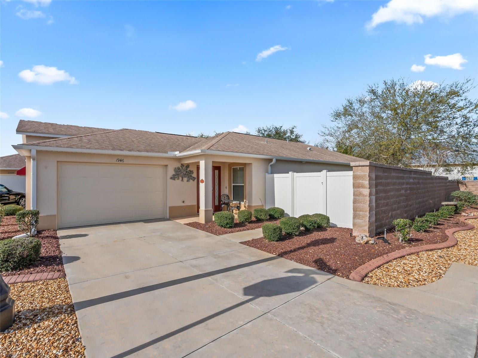 Image 5 of 50 For 1946 Loadstar Avenue