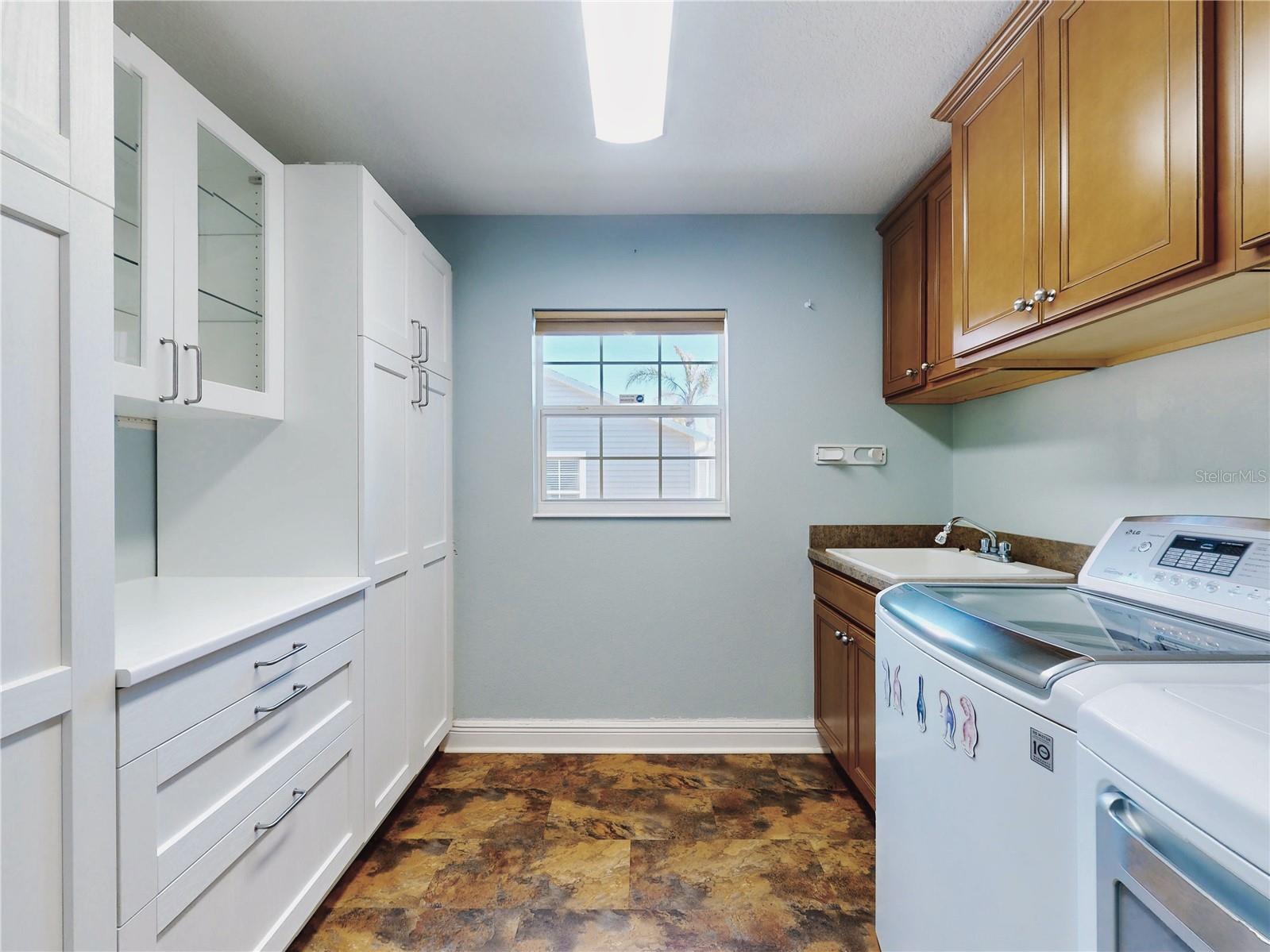 Image 15 of 18 For 2450 Carriage Hill Way