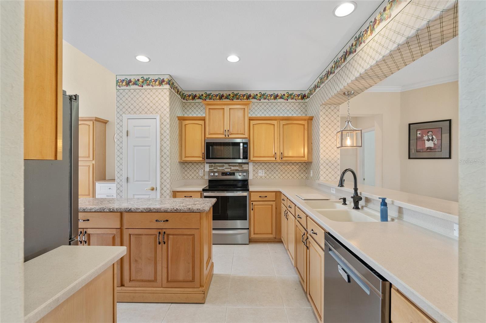 Image 14 of 71 For 13720 97th Avenue