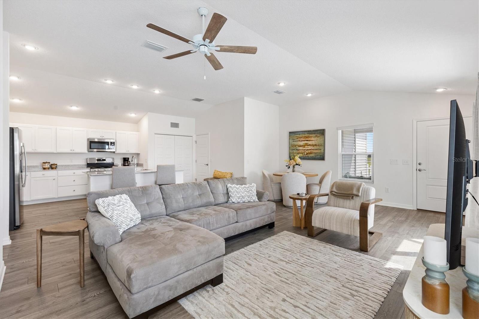 Image 13 of 34 For 1609 Smart Pl