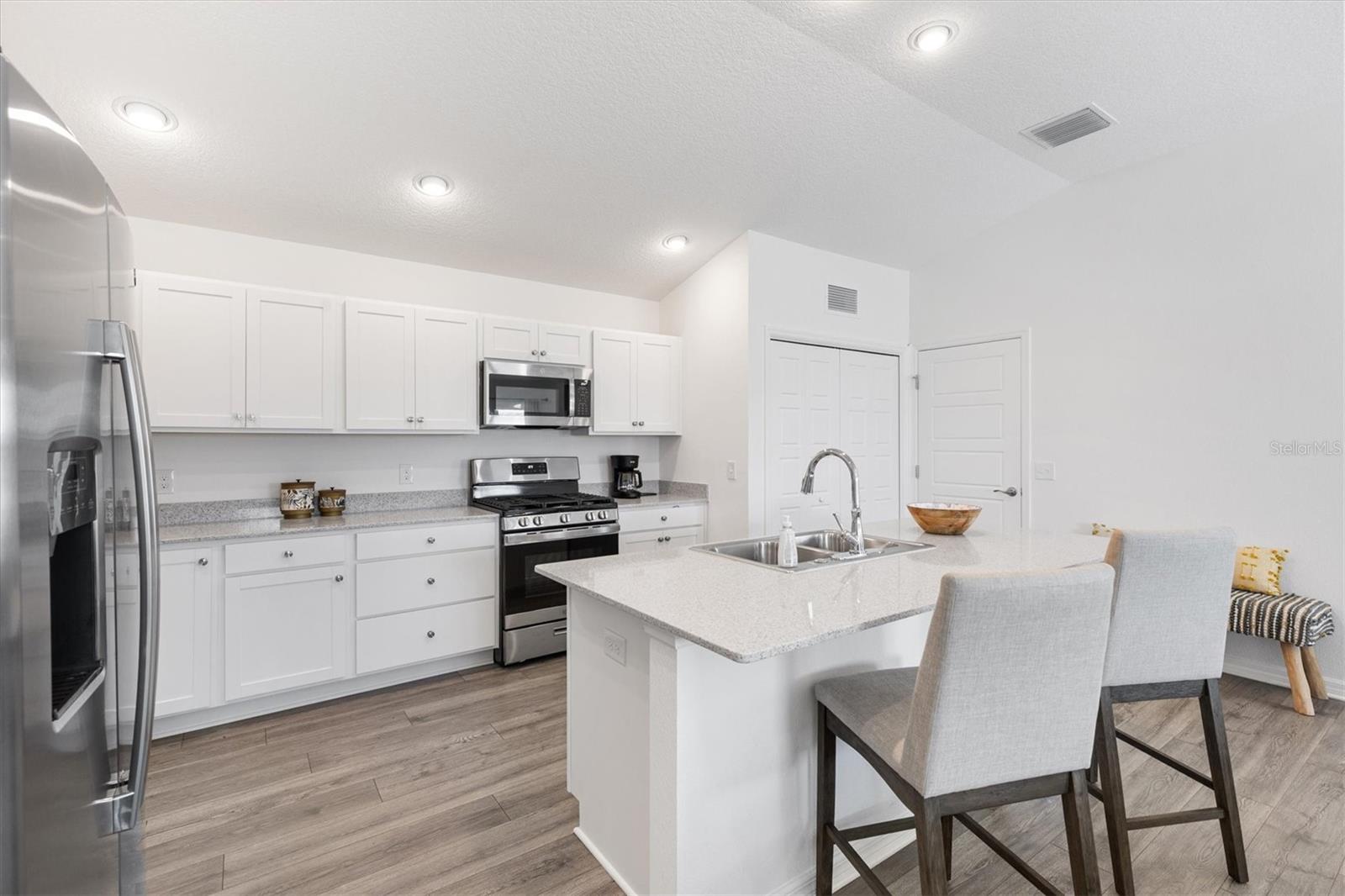 Image 17 of 34 For 1609 Smart Pl