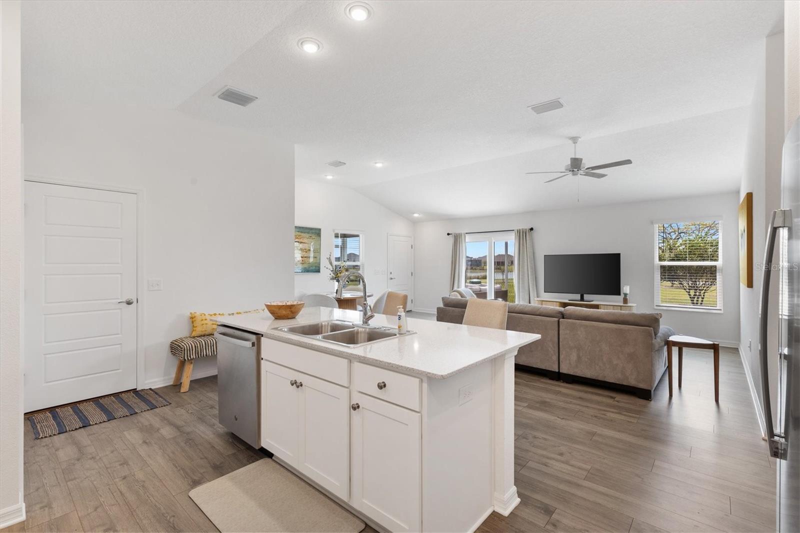 Image 18 of 34 For 1609 Smart Pl