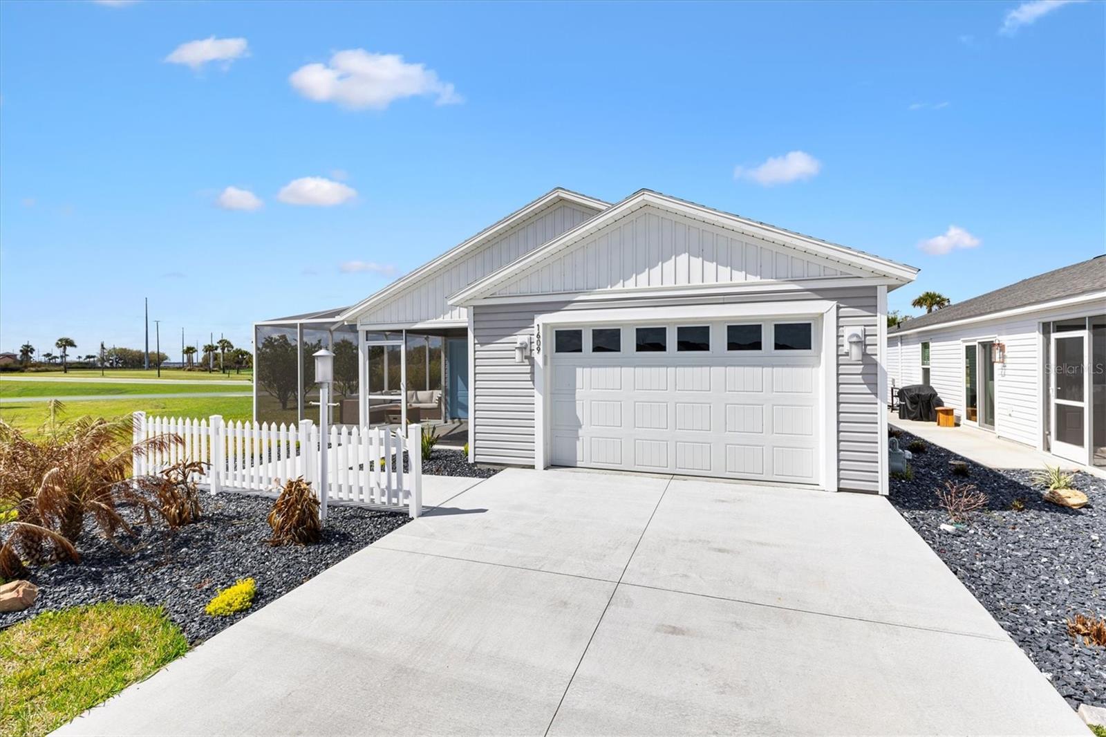 Image 3 of 34 For 1609 Smart Pl