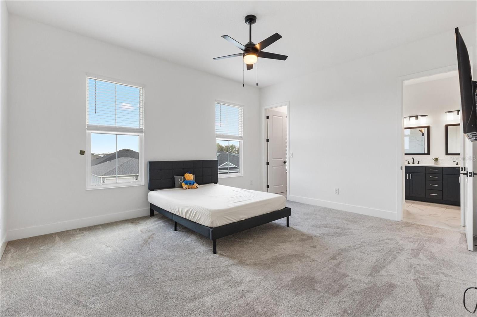 Image 36 of 59 For 2744 Alder Ave