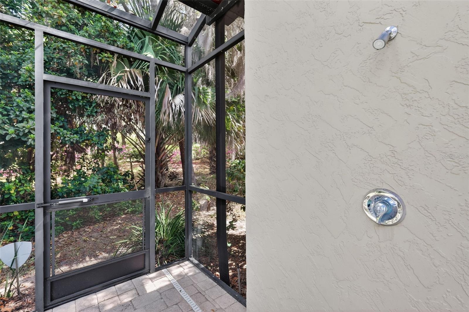 Image 43 of 52 For 2007 Country Club Drive