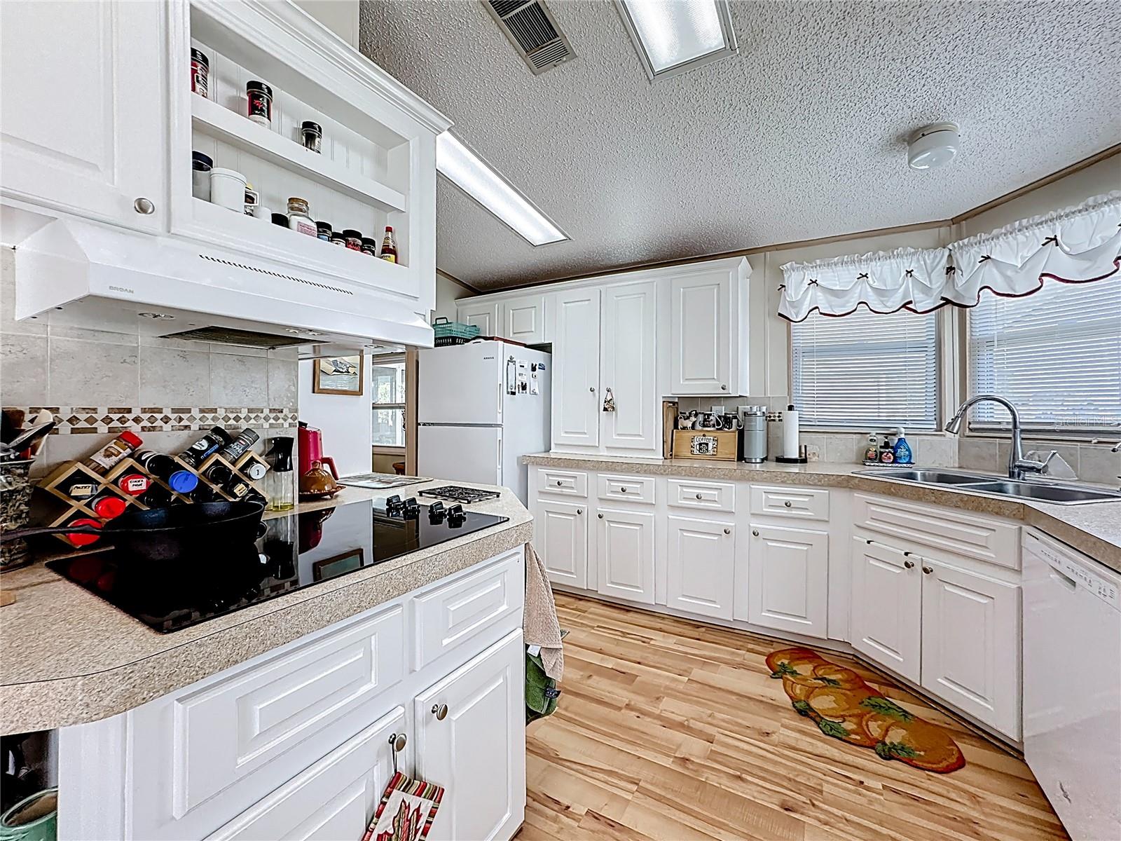 Image 14 of 38 For 3016 Manatee Road