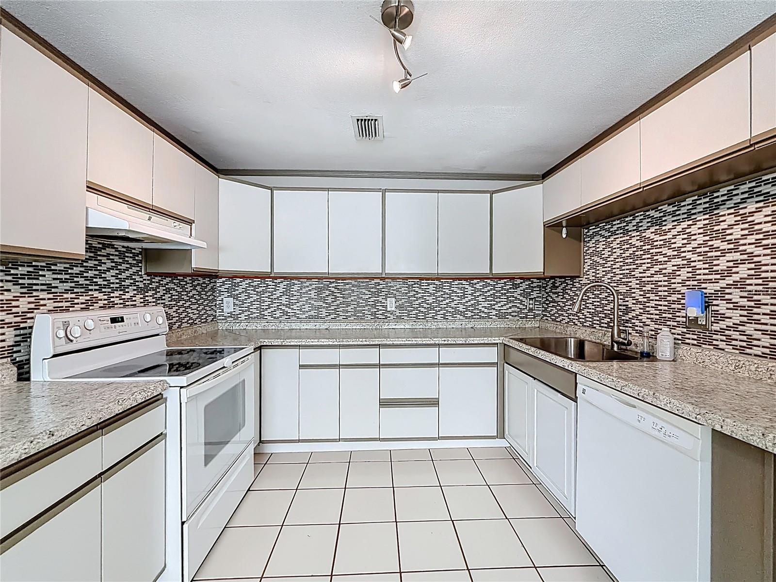 Image 10 of 42 For 11404 56th Avenue