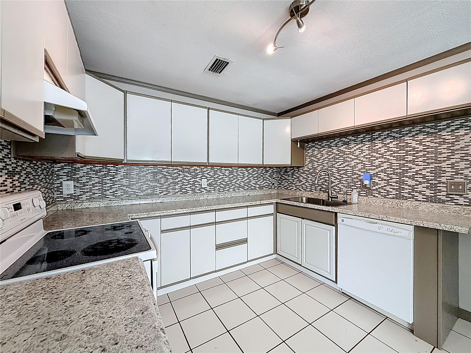 Image 11 of 42 For 11404 56th Avenue