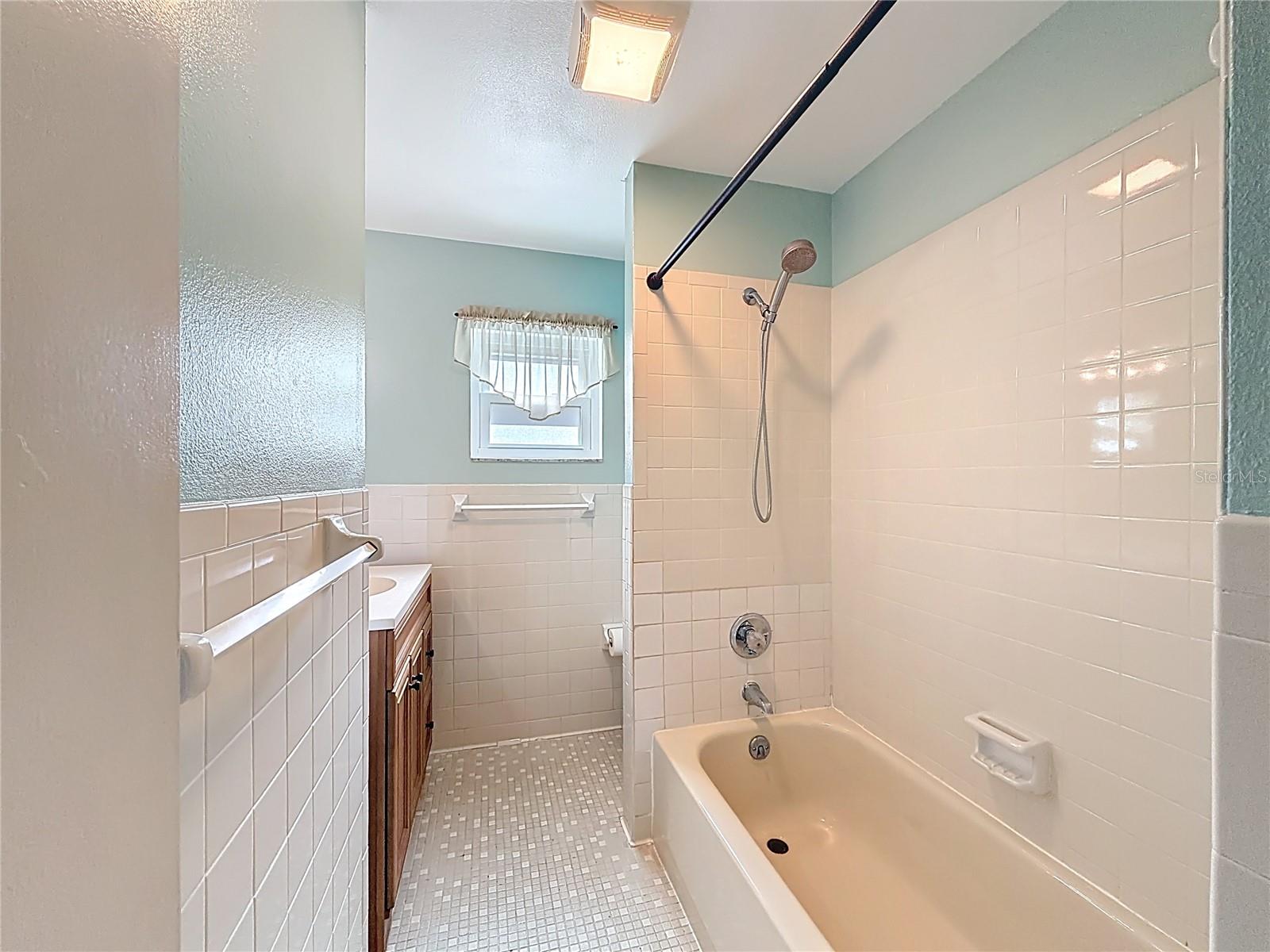 Image 21 of 42 For 11404 56th Avenue