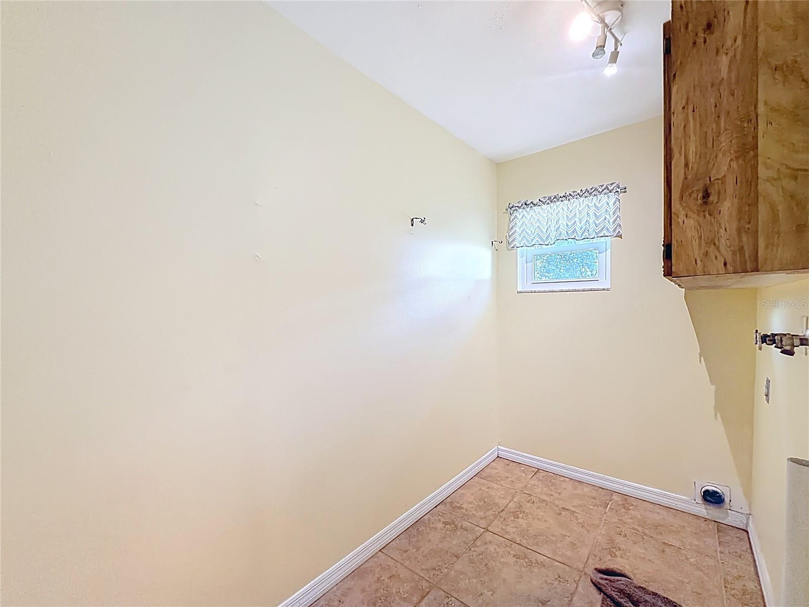 Image 32 of 42 For 11404 56th Avenue