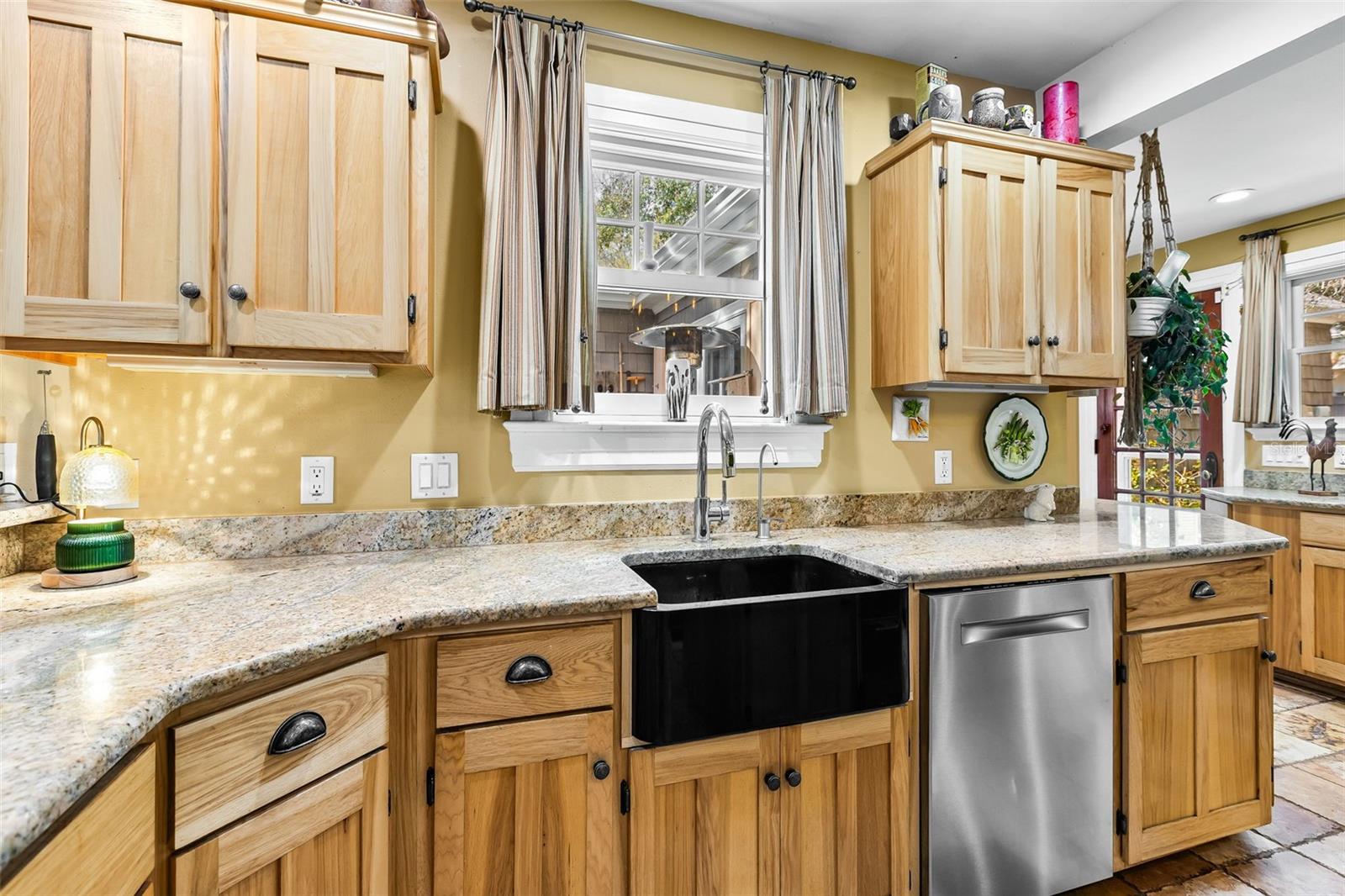 Image 11 of 55 For 976 Fairview Avenue