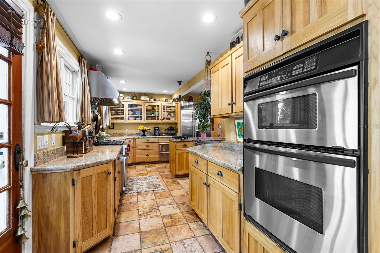 Image 13 of 55 For 976 Fairview Avenue