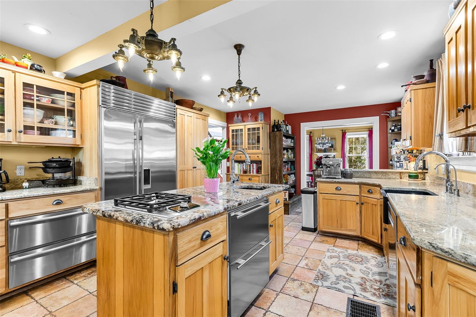 Image 14 of 55 For 976 Fairview Avenue