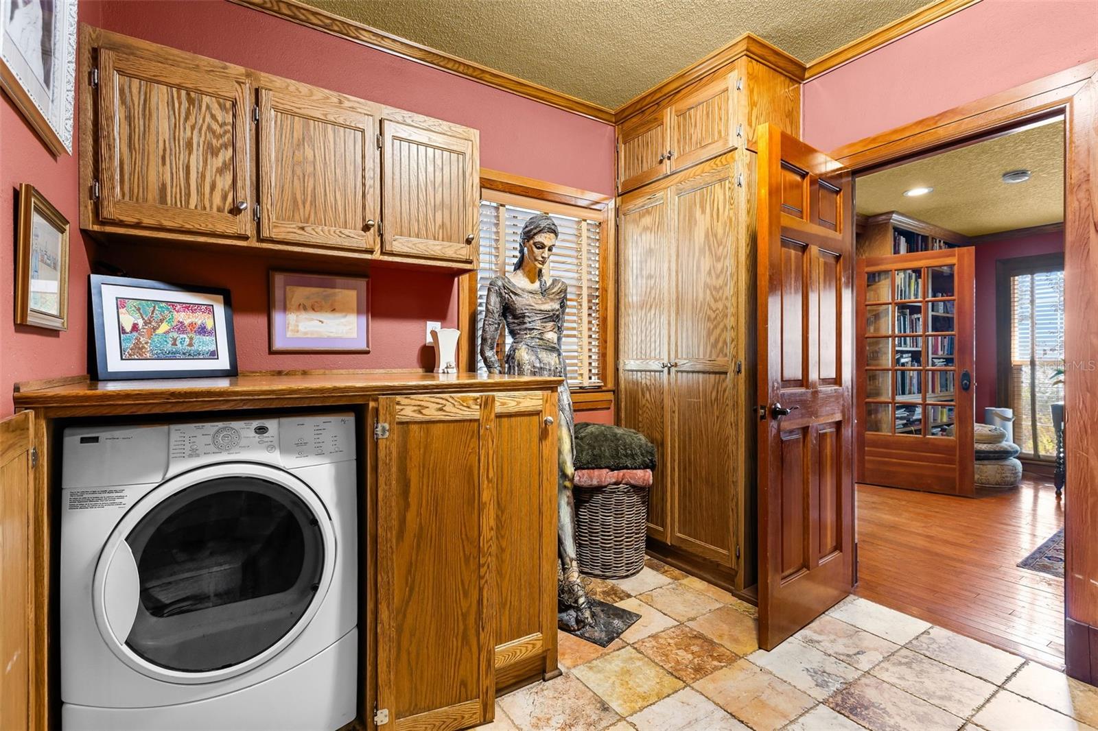 Image 18 of 55 For 976 Fairview Avenue