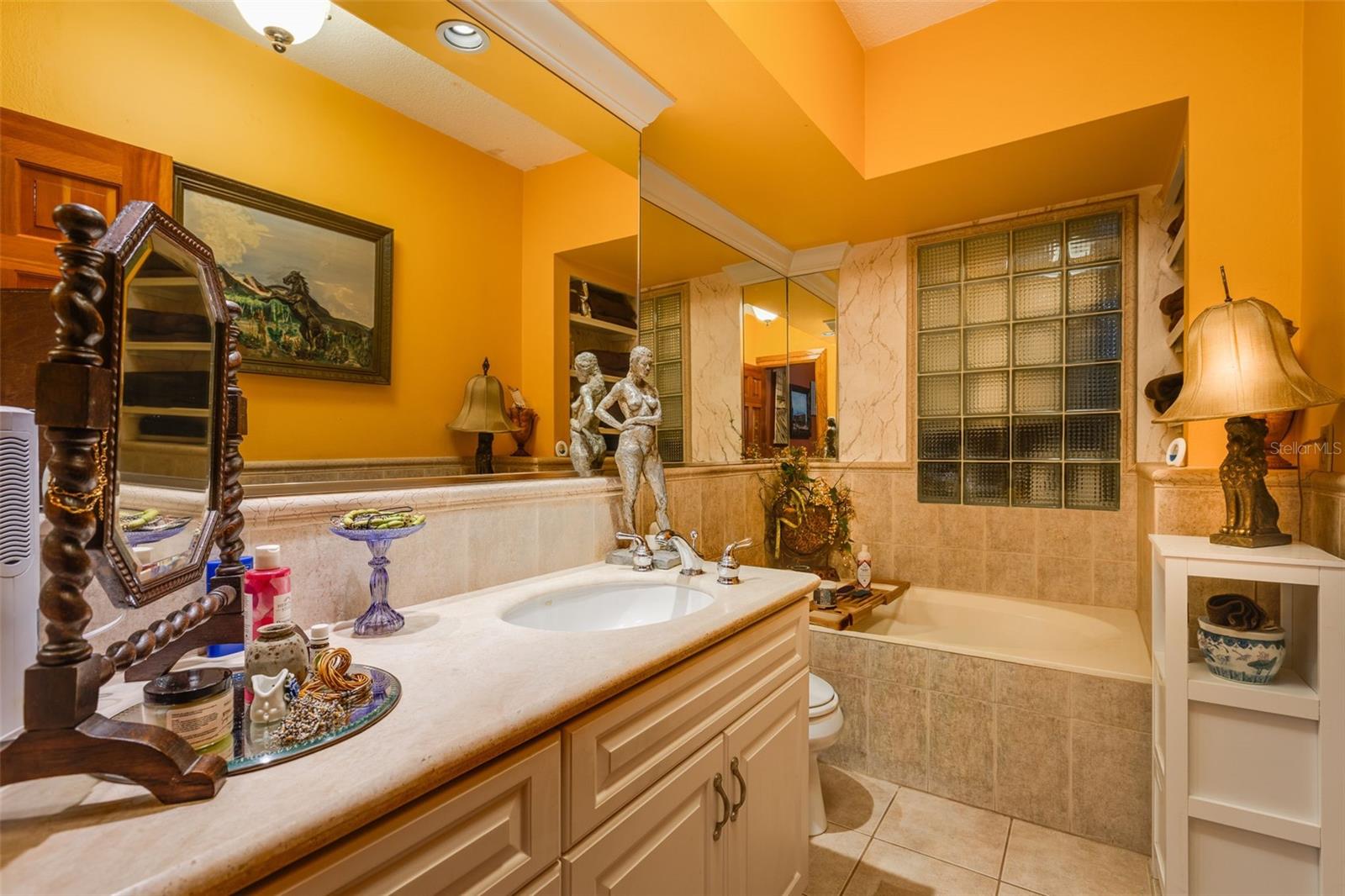 Image 19 of 55 For 976 Fairview Avenue