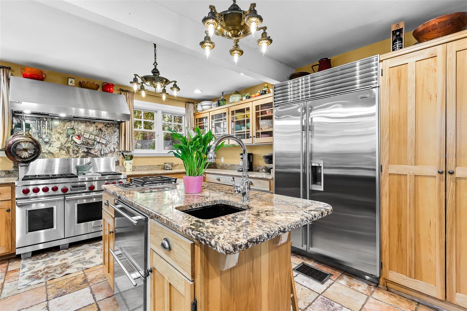 Image 2 of 55 For 976 Fairview Avenue