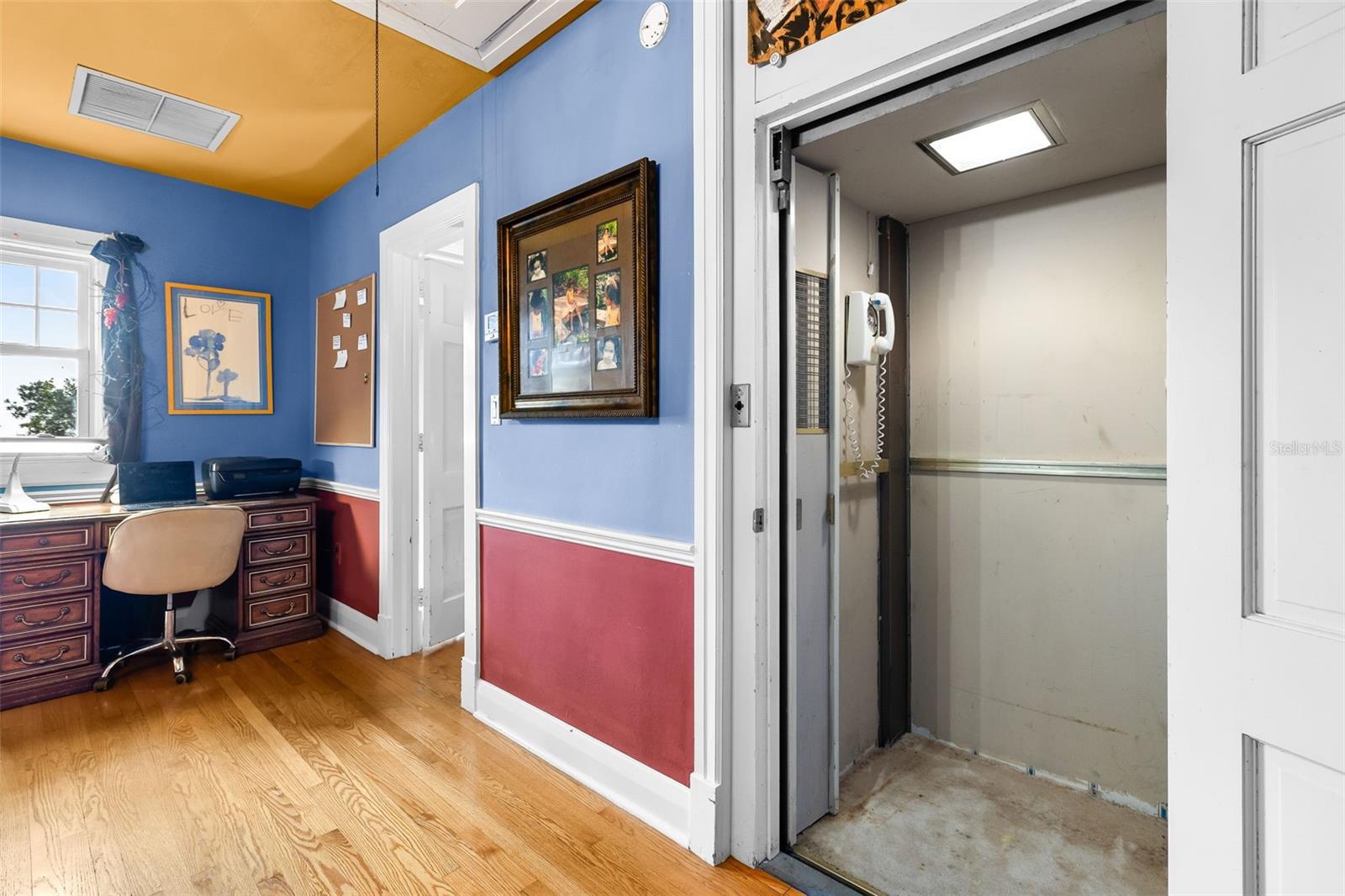 Image 23 of 55 For 976 Fairview Avenue