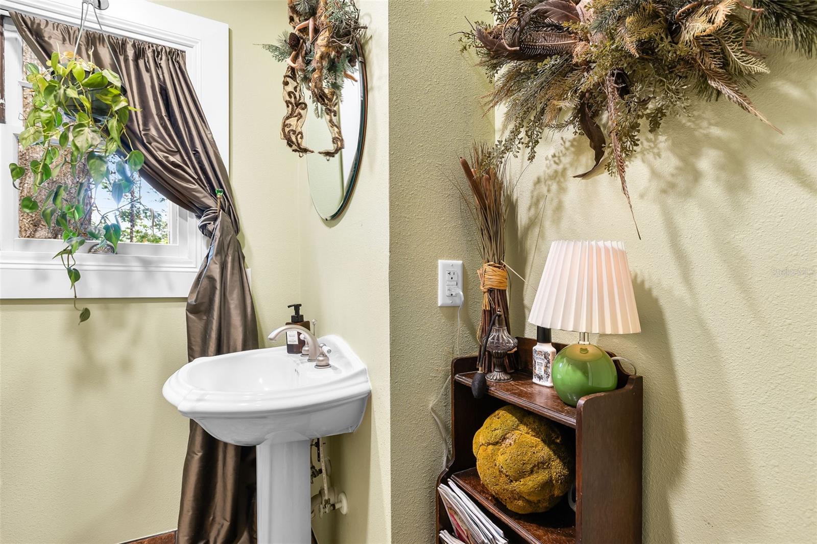 Image 9 of 55 For 976 Fairview Avenue