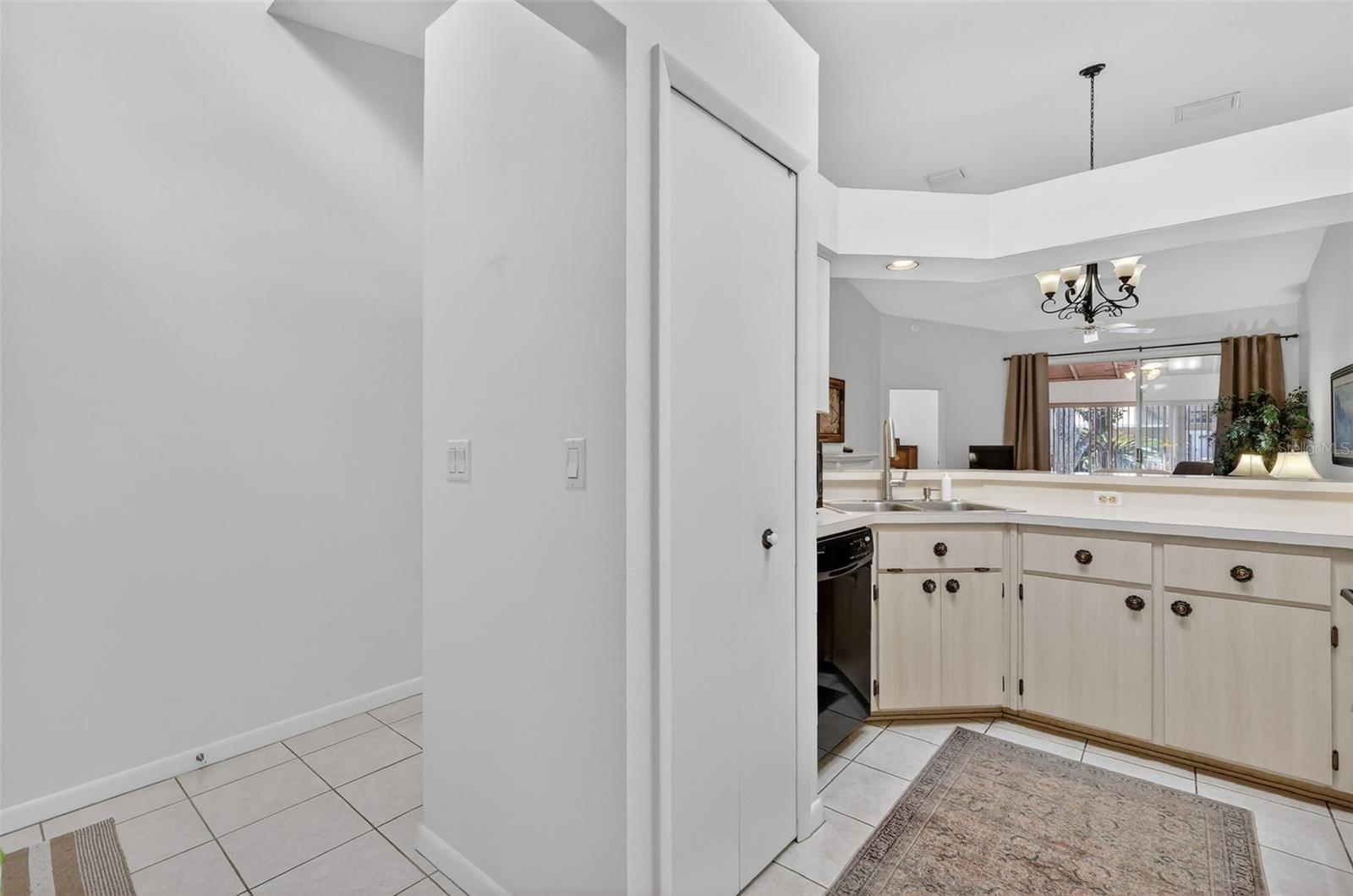 Image 24 of 54 For 5506 Rosewall Circle