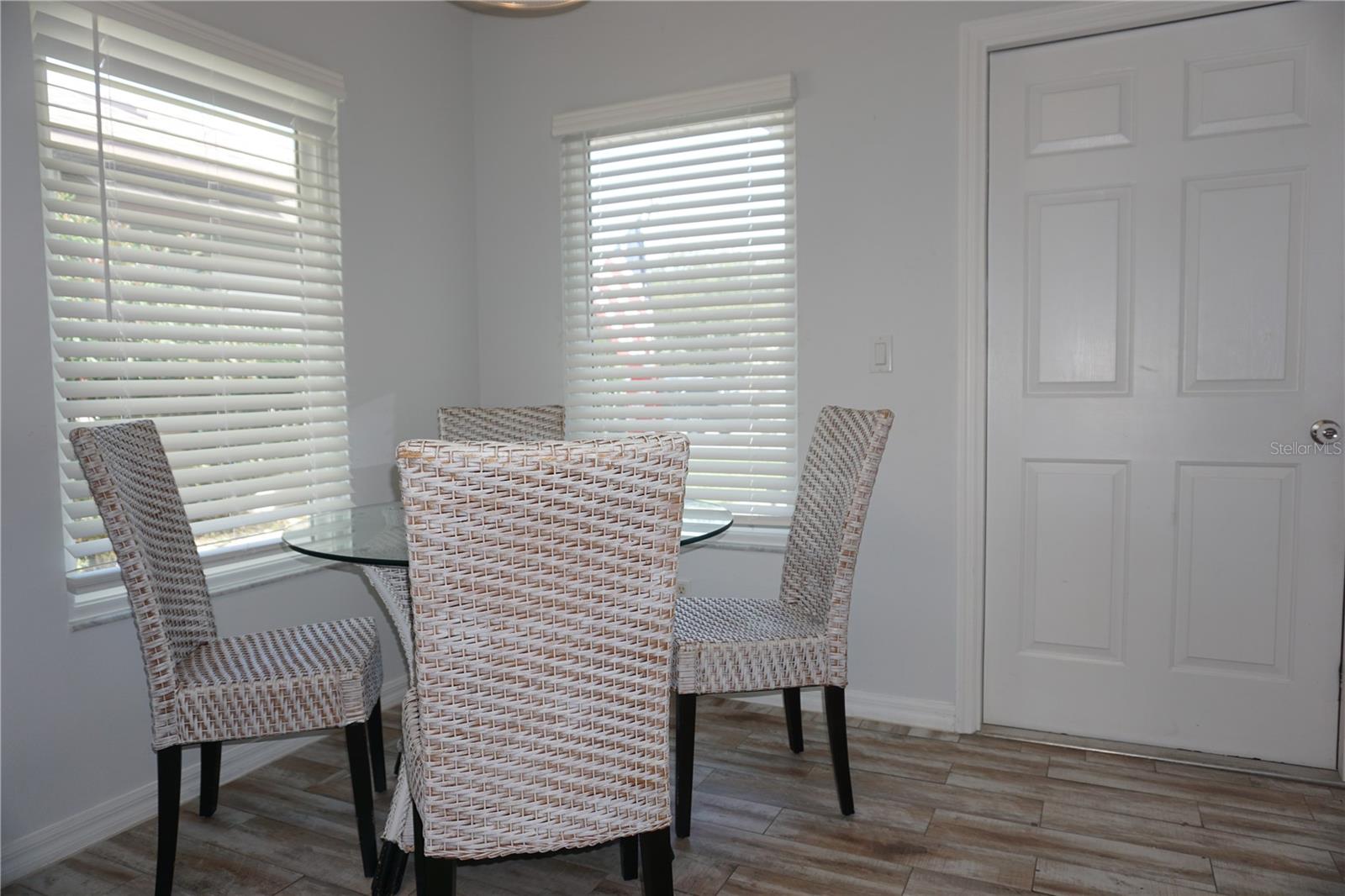 Image 16 of 35 For 21617 Queen Elizabeth Court