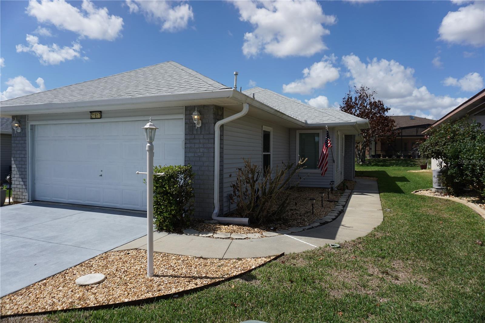 Image 2 of 35 For 21617 Queen Elizabeth Court