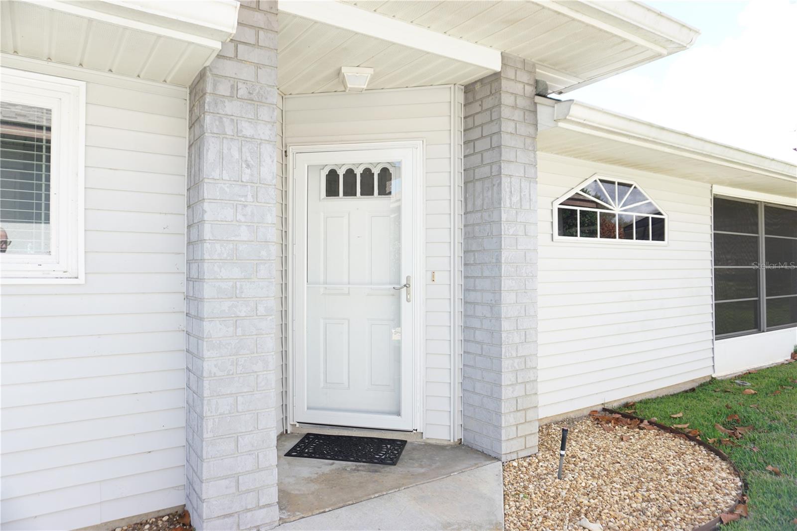 Image 3 of 35 For 21617 Queen Elizabeth Court