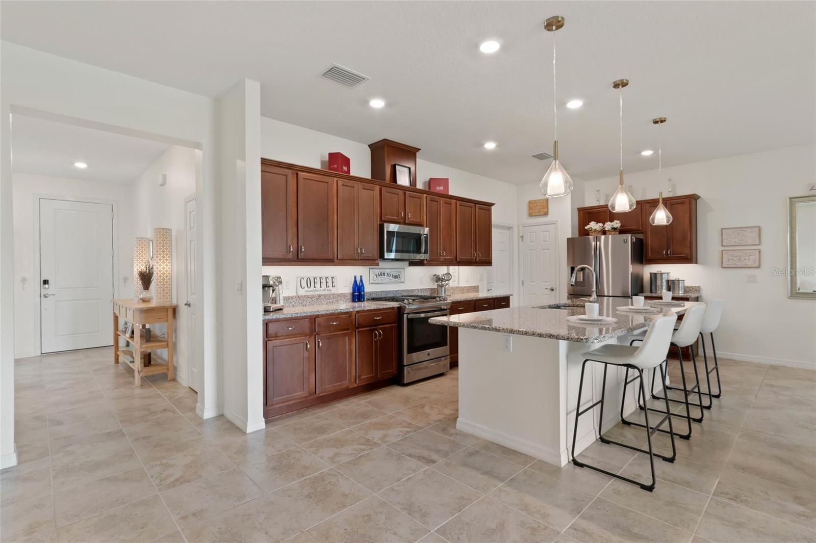 Image 17 of 54 For 125 Silver Maple Road