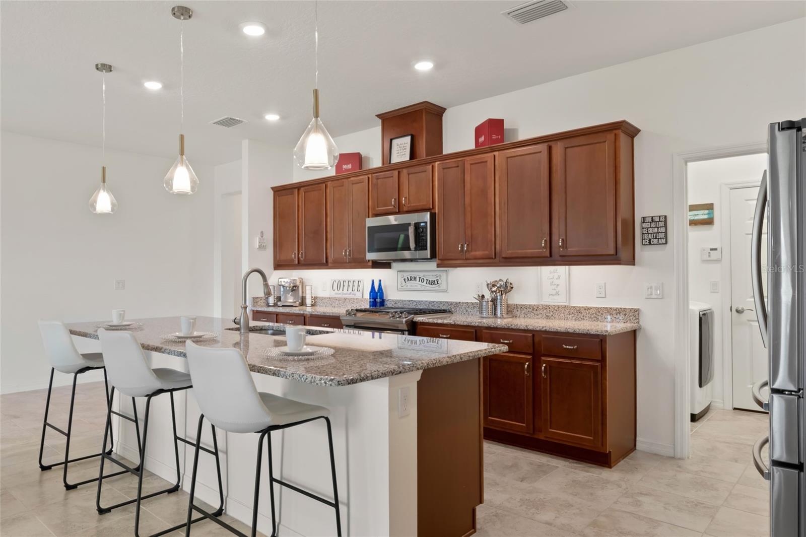 Image 19 of 54 For 125 Silver Maple Road