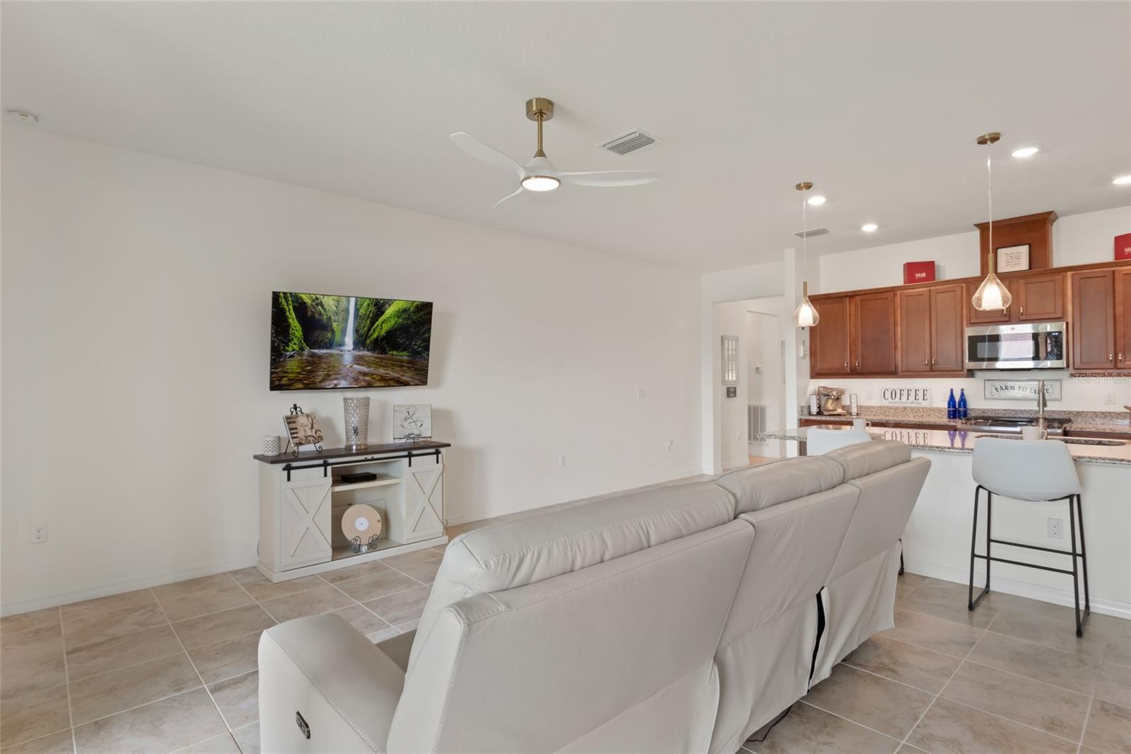 Image 25 of 54 For 125 Silver Maple Road