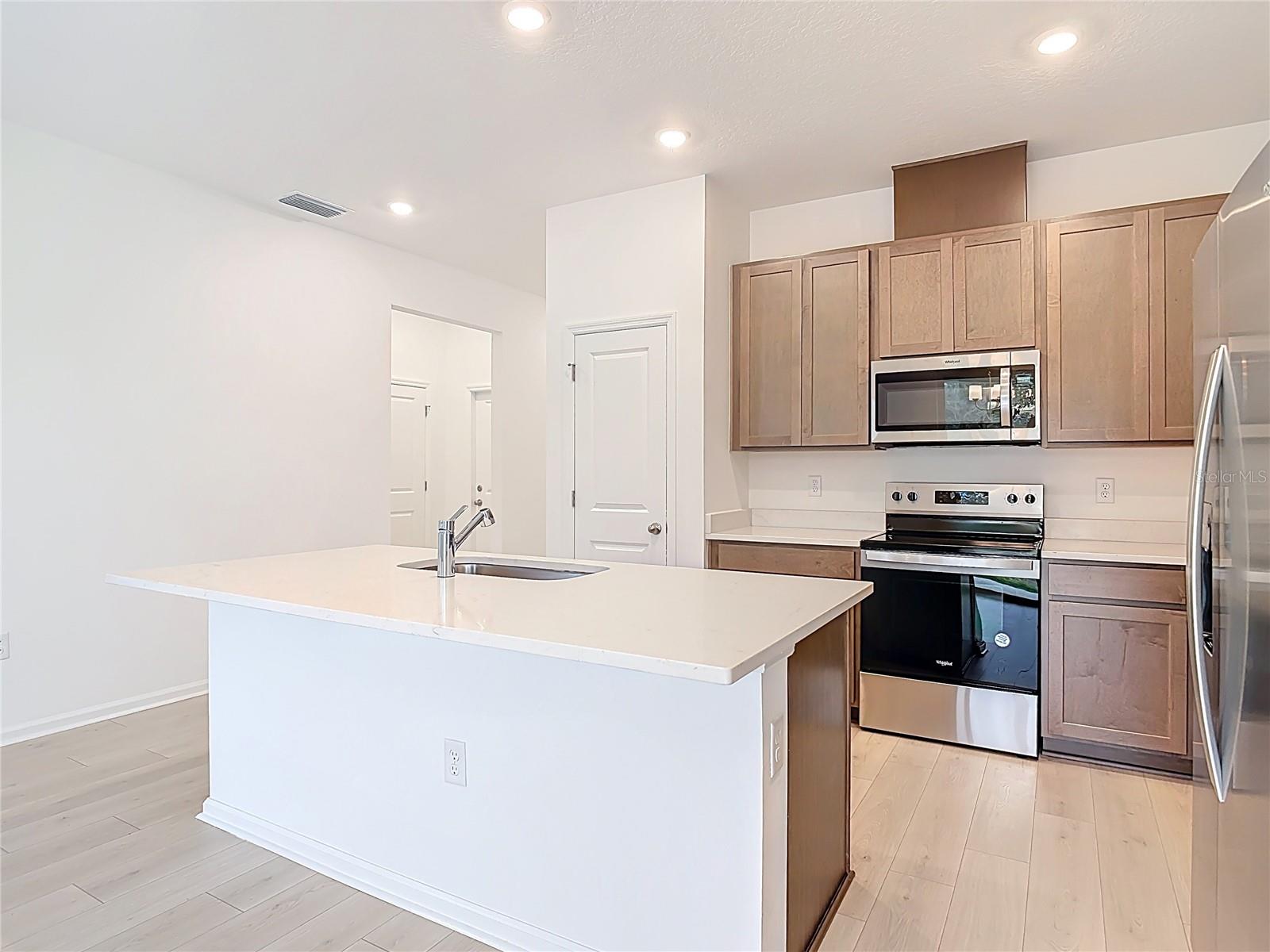 Image 13 of 41 For 2950 Supermarine Road