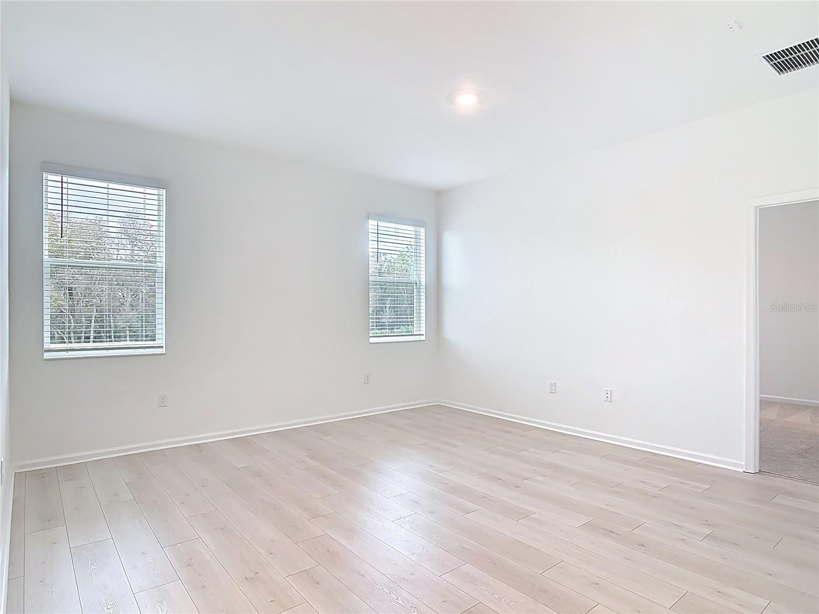 Image 17 of 41 For 2950 Supermarine Road