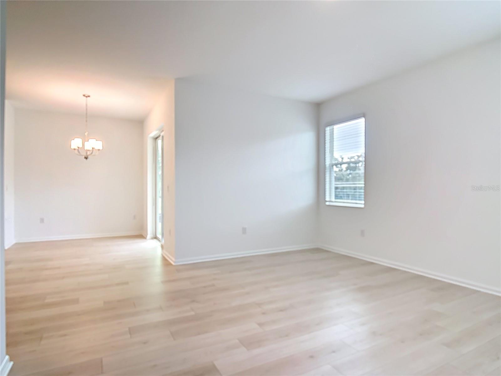 Image 19 of 41 For 2950 Supermarine Road