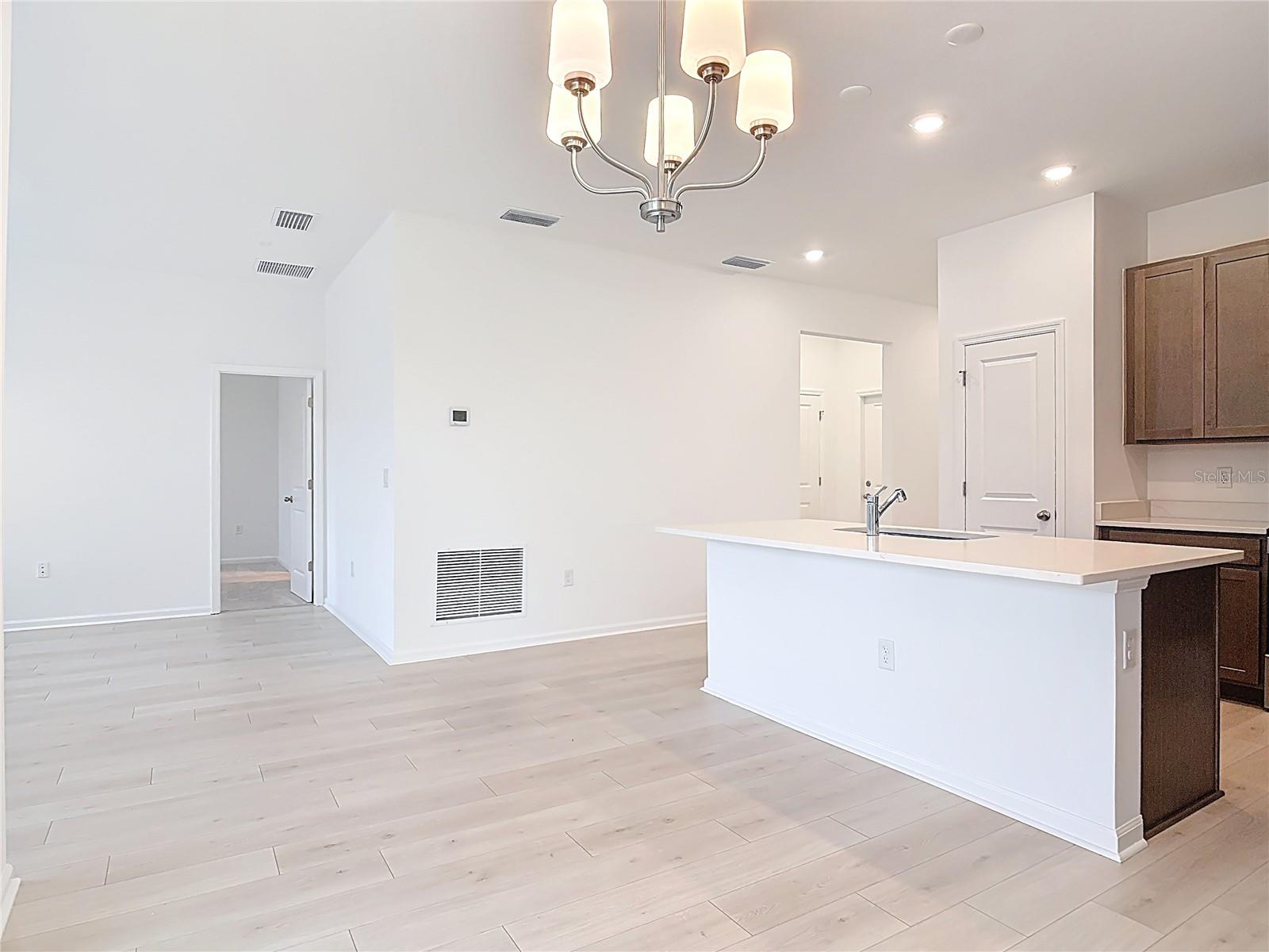 Image 21 of 41 For 2950 Supermarine Road