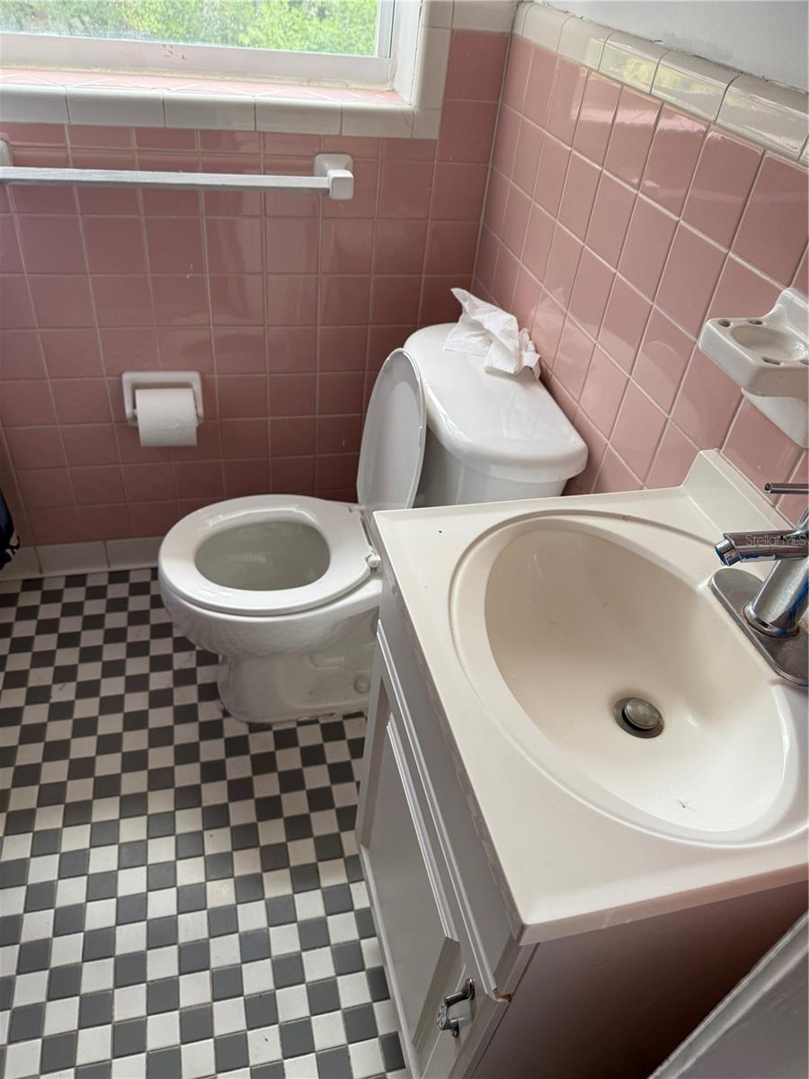 Image 20 of 56 For 1247 Lakeview Drive