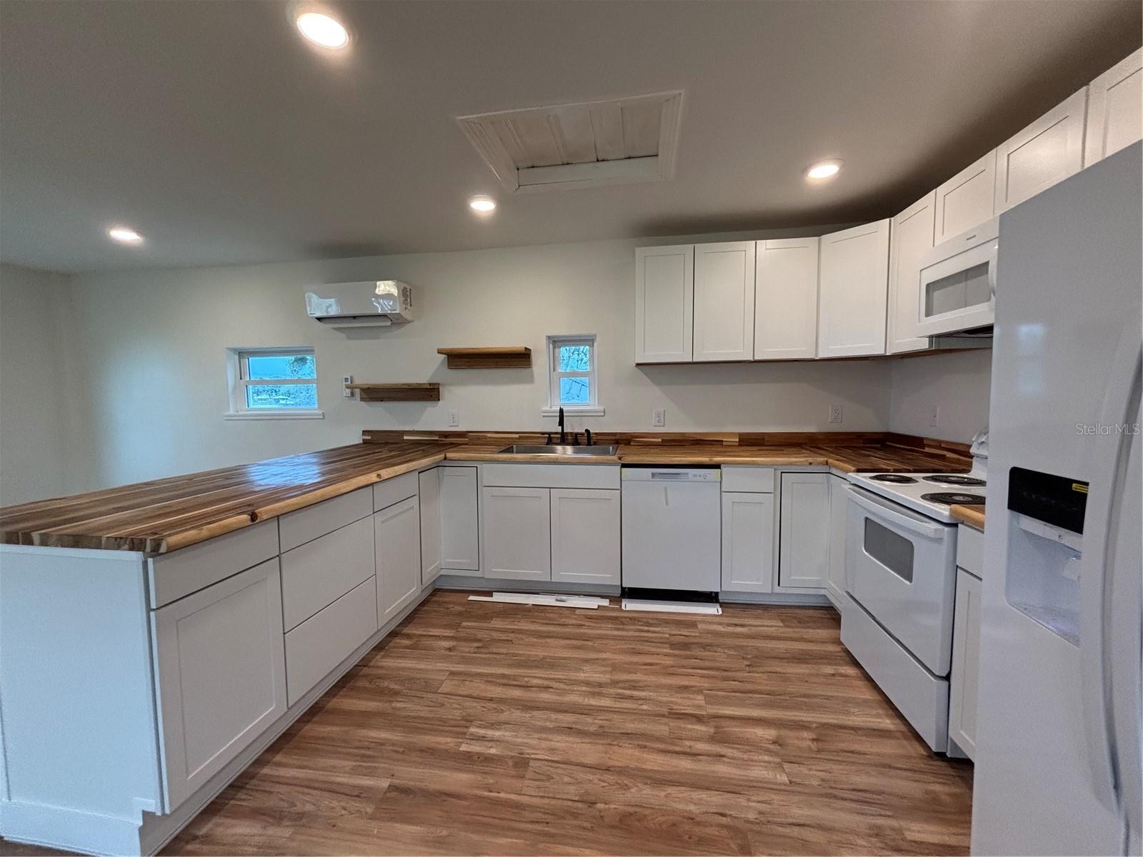 Image 21 of 21 For 912 Lake Jessie Drive