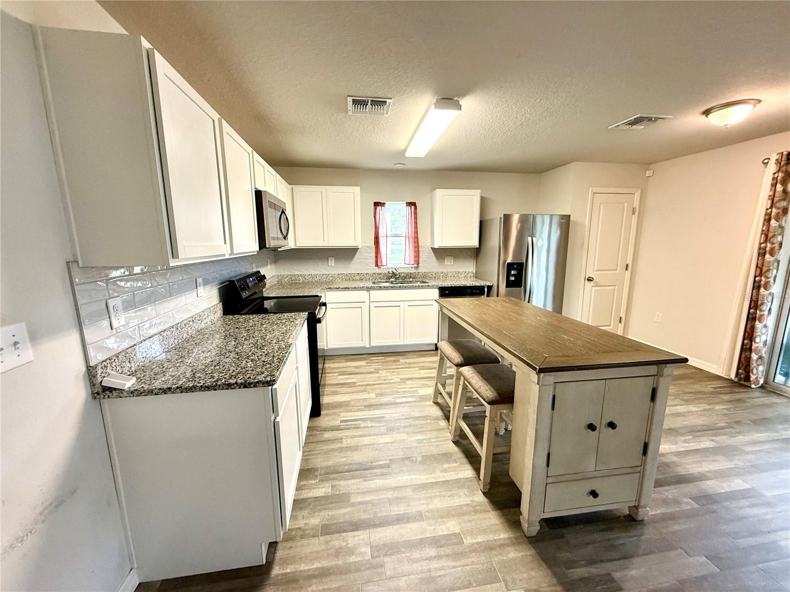 Image 3 of 30 For 27016 Anthony Avenue