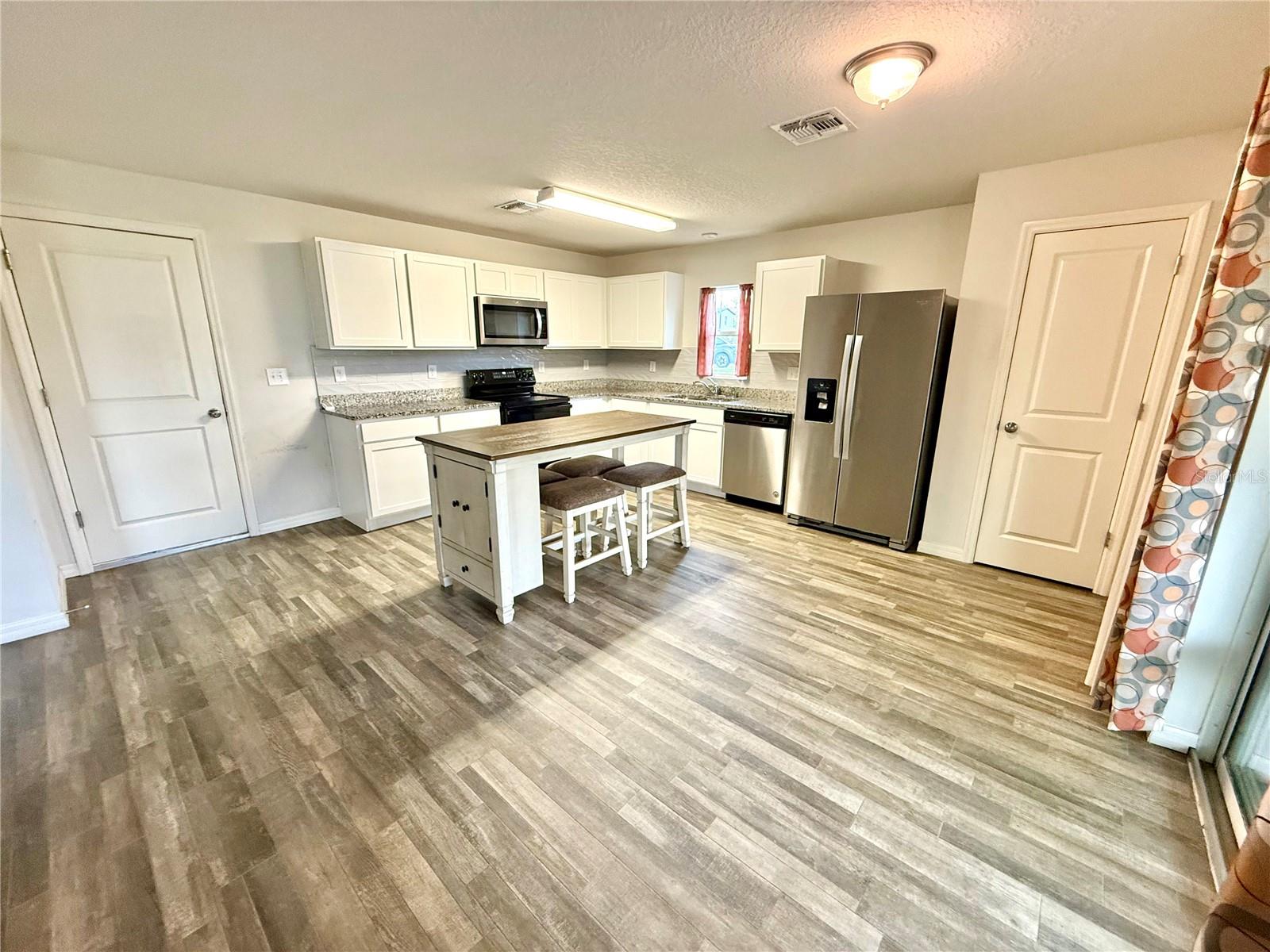 Image 4 of 30 For 27016 Anthony Avenue