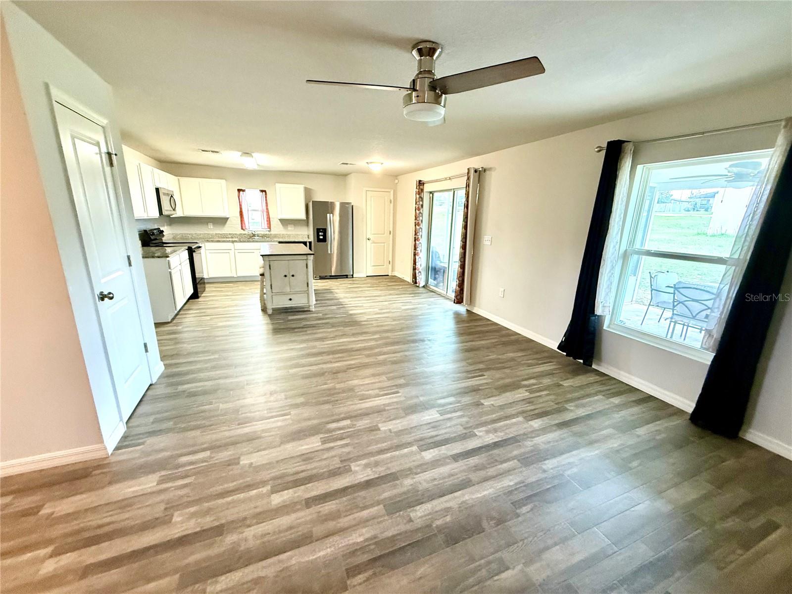 Image 7 of 30 For 27016 Anthony Avenue