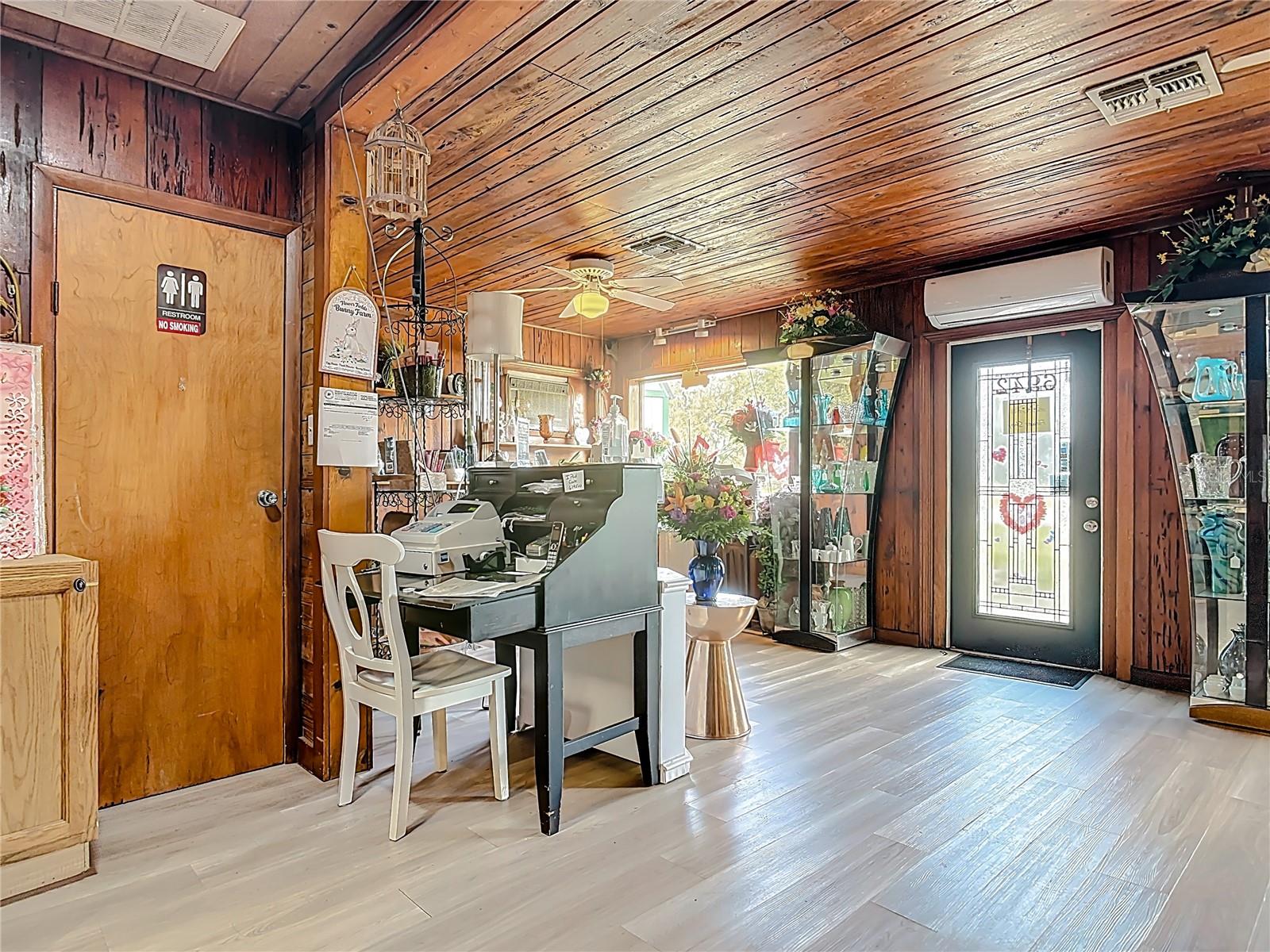 Image 37 of 58 For 6942 Old Highway 441 S