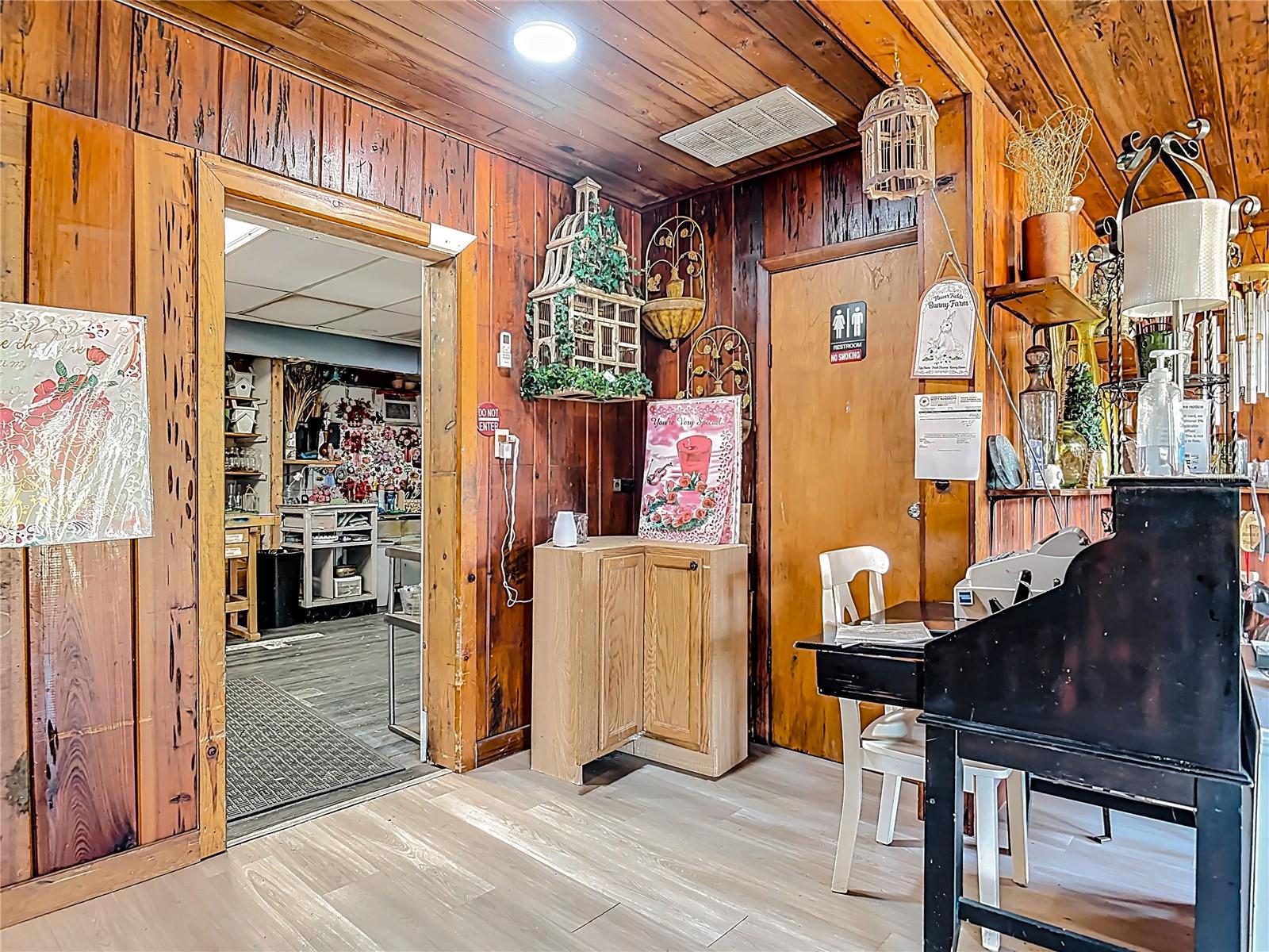 Image 39 of 58 For 6942 Old Highway 441 S