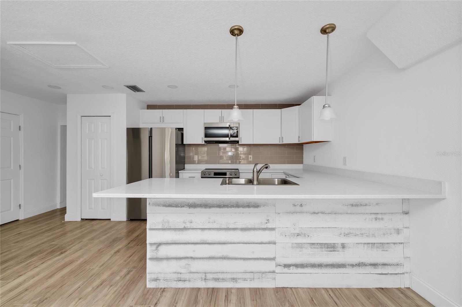 Image 11 of 40 For 1244 Lake Avenue