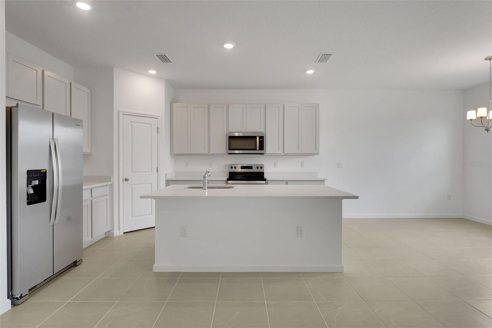 Image 16 of 32 For 405 Silver Palm Drive