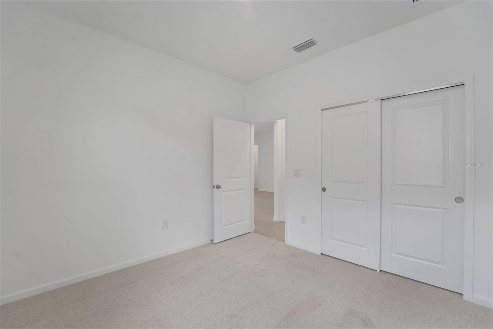 Image 23 of 32 For 405 Silver Palm Drive