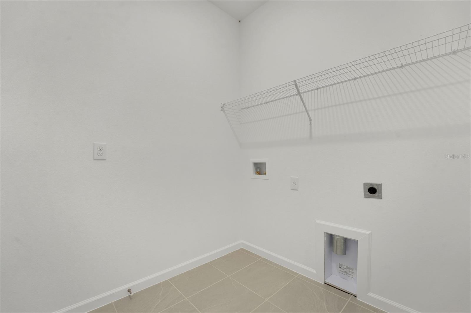 Image 6 of 32 For 405 Silver Palm Drive